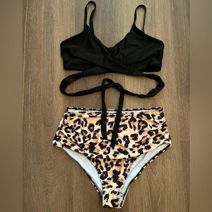 Women’s two piece swim suit size Large